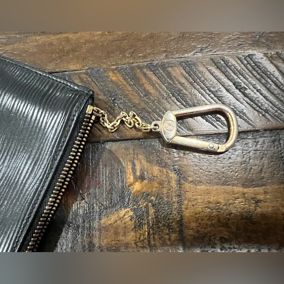 LOUIS VUITTON Black Epi Leather Noir Pochette Cles - Picture 7 of 10